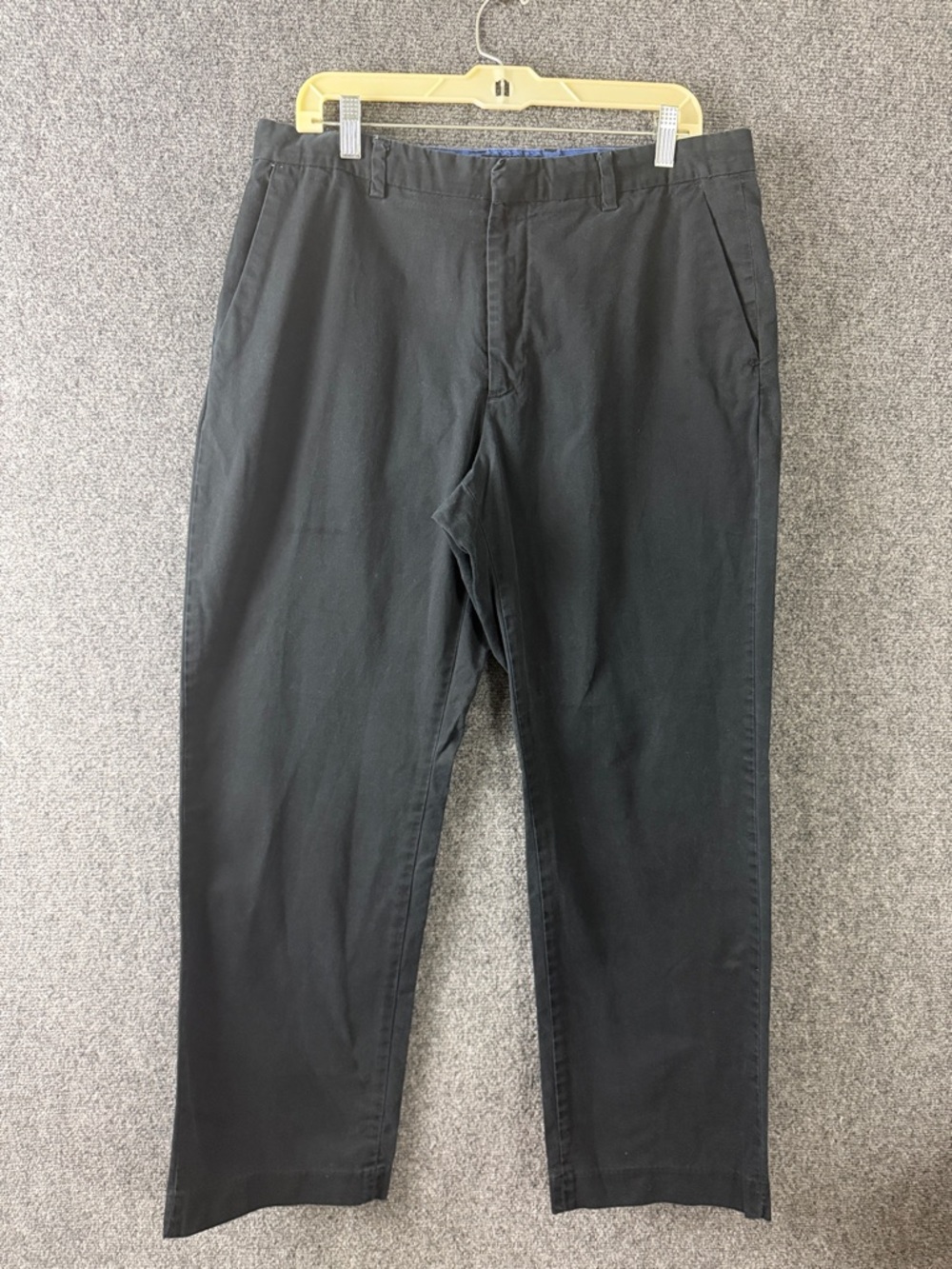 Banana Republic Black Men's pants  Chinos
Size 36 x 32 non-iron tailored fit